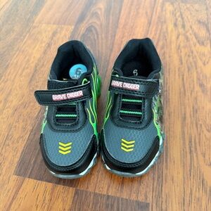 grave digger shoes size 6Kids Black and Green Light-Up Sneakers